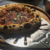 Pá  Perfurada para Girar Pizza Inox 23cm c/ Cabo em Alumínio Azul 142cm - Imagem 2