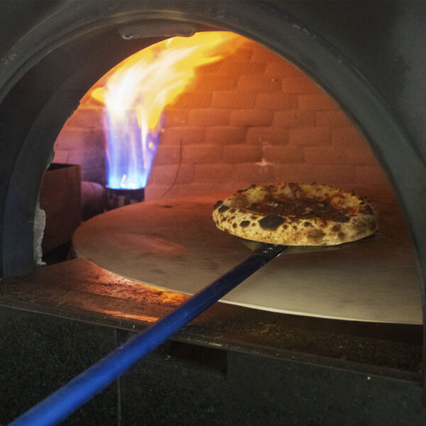 Pá  Perfurada para Girar Pizza Inox 23cm c/ Cabo em Alumínio Azul 142cm - Image 4