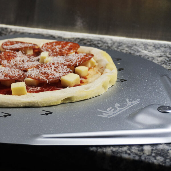 Pá Perfurada p/ Enfornar Pizza Alumínio 35,5 x 40,5cm Azul 170cm - Image 2